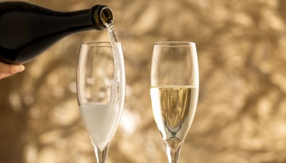 Effervescent Elegance: Discovering Sparkling White Wine Varietals