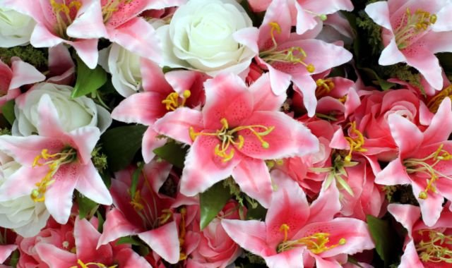 From Garden to Patio: Using Artificial Flowers for Outdoor Decor Ideas